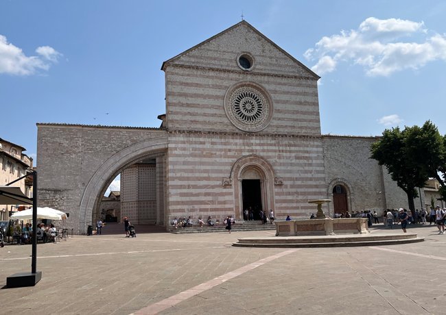 chiesa-di-santa-chiara-assisi