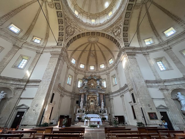 Interno-tempio-della-consolazione-todi