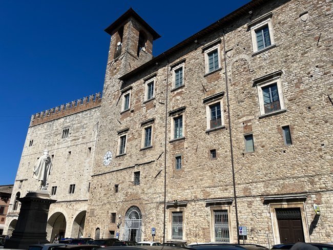 Piazza-Garibaldi-todi