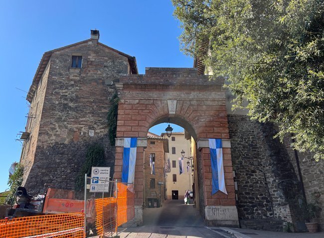 Porta-san-michele-arcangelo-deruta