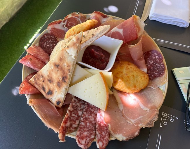 antipasto-umbro-salumi-e-formaggi