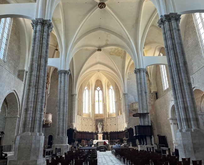 interno-chiesa-di-san-fortunato-todi