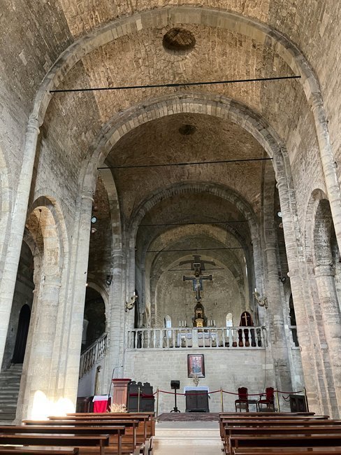 interno-duomo-di-san-leone-san-leo