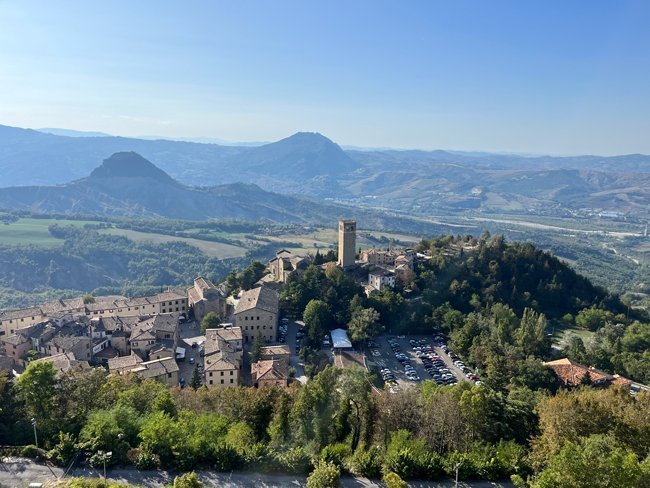 panorama-dalla-cella-del-Cagliostro-forte-san-leo