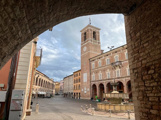 piazza-del-comune-fabriano