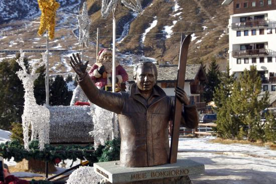 statua-mike-buongiorno-breuil-cervinia