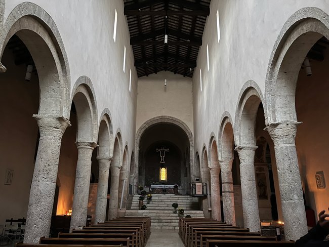 Interno-Chiesa-di-San-Michele-Bevagna