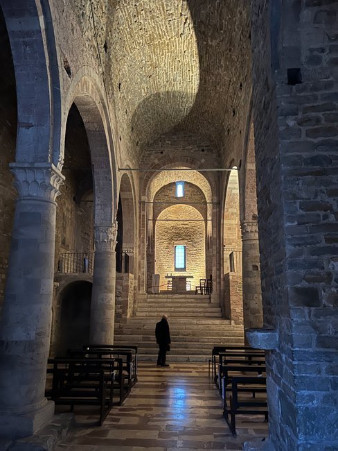 Interno-Chiesa-di-San-Silvestro-Bevagna