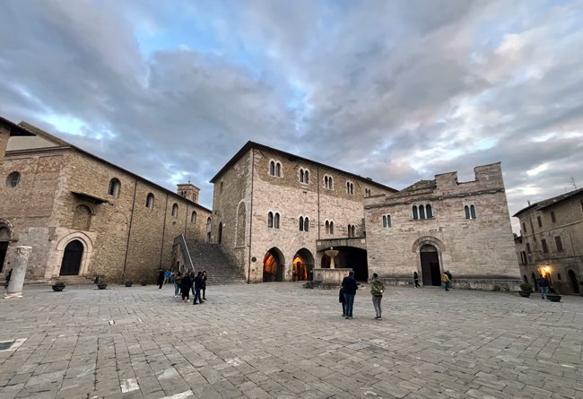 Piazza-Silvestri-Bevagna