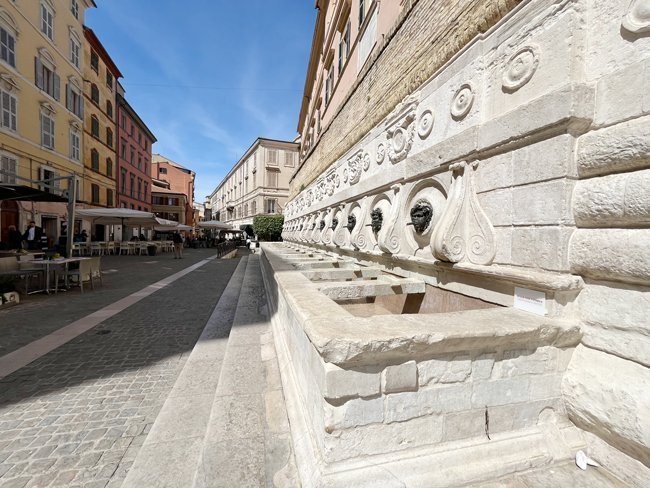 fontana-delle-13-cannelle-o-calamo-ancona