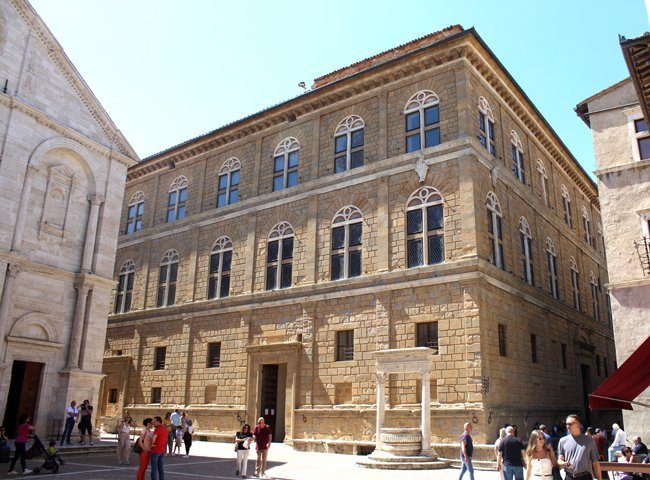 palazzo-piccolomini-pienza