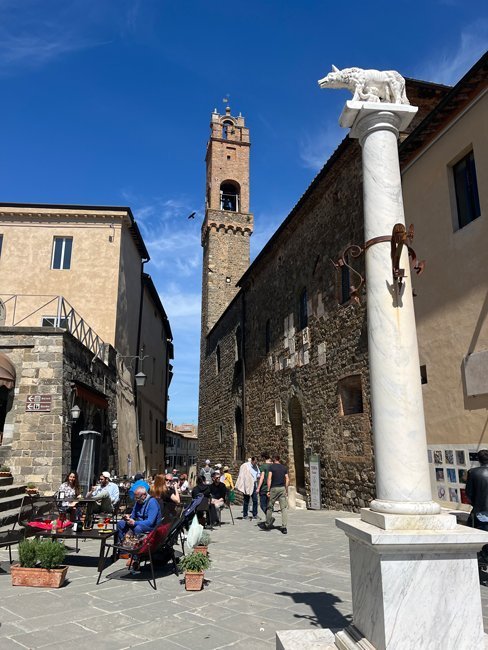 piazza-del-popolo-montalcino