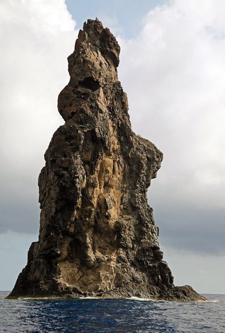 faraglione-la-canna-isola-filicudi-isole-eolie