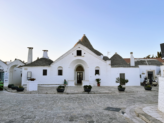 Trullo Sovrano, Alberobello