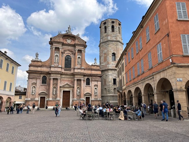 piazza-san-prospero-e-chiesa-san-prospero-reggio-emilia