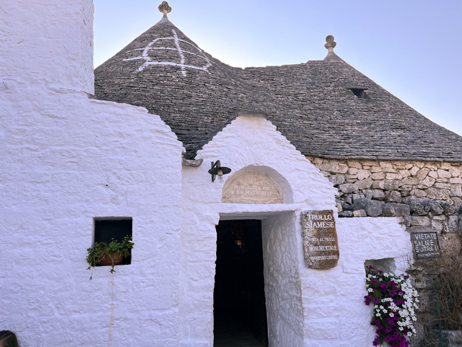 Trullo siamese, Alberobello