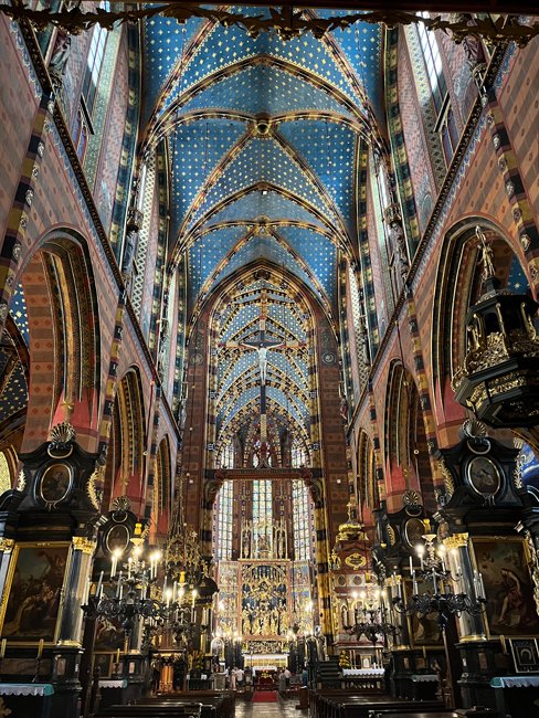 chiesa-di-santa-maria-interno-cracovia