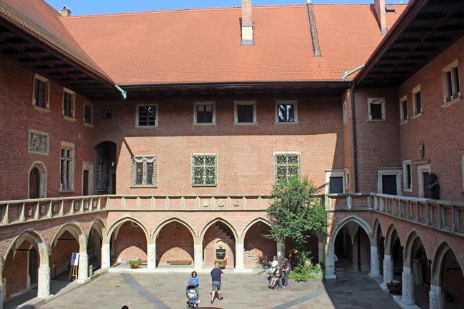 cortile-collegium-maius-cracovia