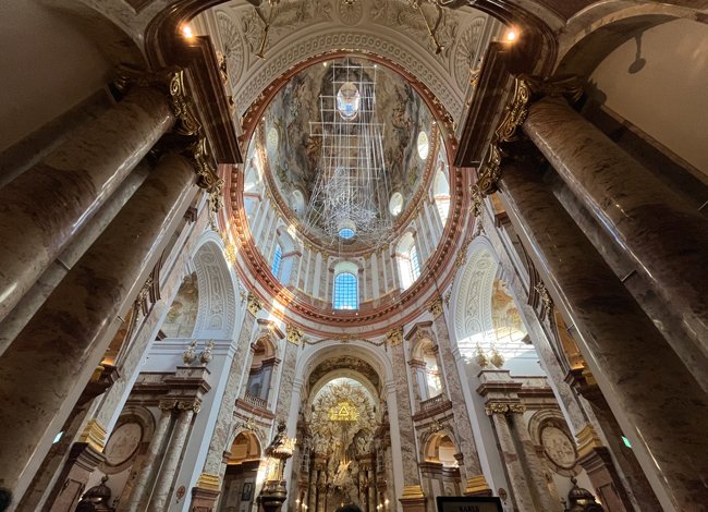 interno-chiesa-di-san-carlo-borromeo-vienna