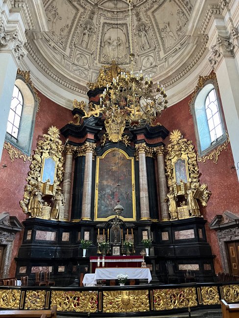 interno-chiesa-di-san-pietro-e-paolo-cracovia