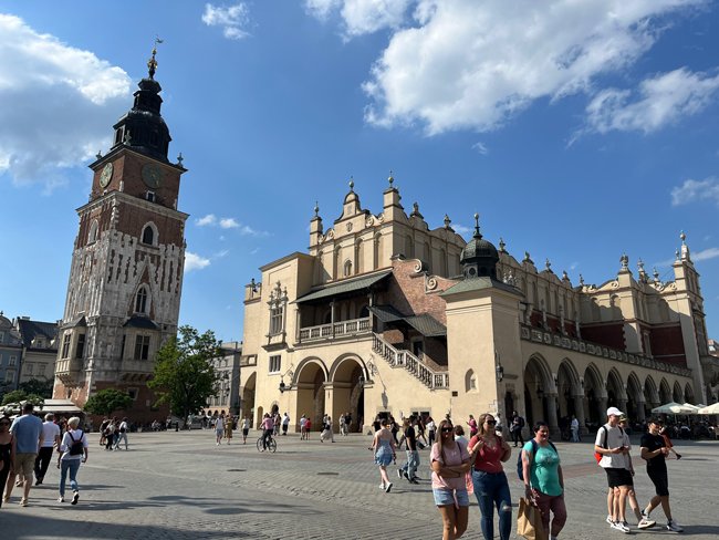 torre-del-municipio-piazza-del-mercato-cracovia