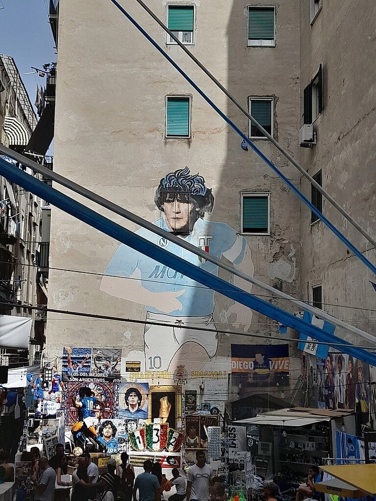 Quartieri_Spagnoli,_Napoli murales maradona