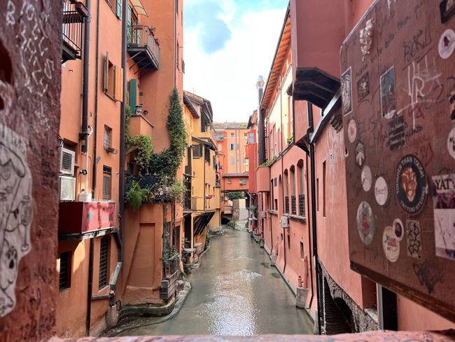 Cosa vedere a Bologna in un giorno a piedi - Itinerario e mappa Finestrella di Via Piella, Canale di Reno - Bologna