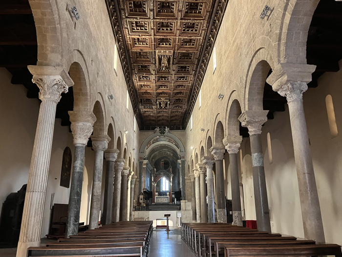 Cosa vedere a Taranto a piedi in un giorno e dintorni interno-cattedrale-di-san-cataldo-taranto