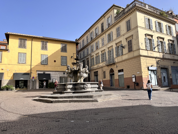 piazza-delle-erbe-viterbo