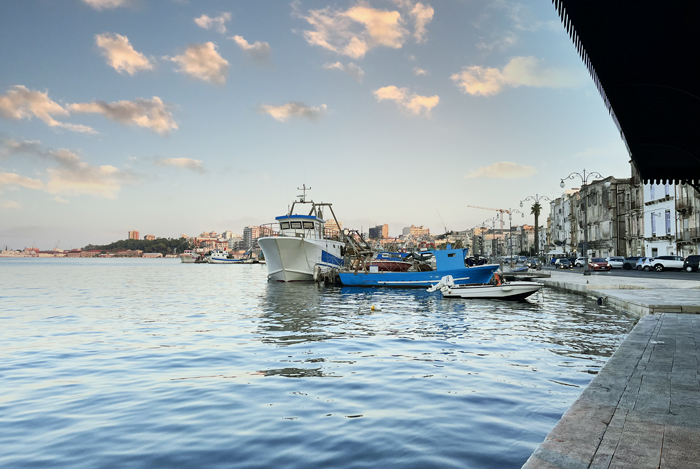 Cosa vedere a Taranto a piedi in un giorno e dintorni porto-di-taranto