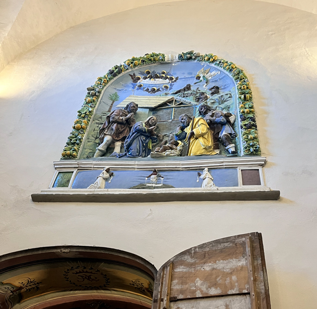 Monte San Savino: cosa vedere e fare "Natività", Luca della Robbia, Chiesa di Santa Chiara"- Monte San Savino