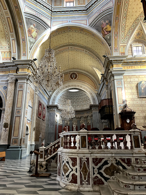 Interno cattedrale di oristano dettaglio altare maggiore