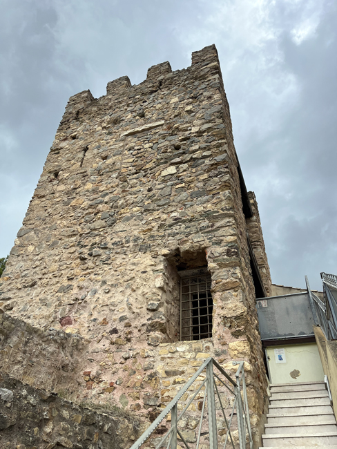 Torre Guelfa, Iglesias
