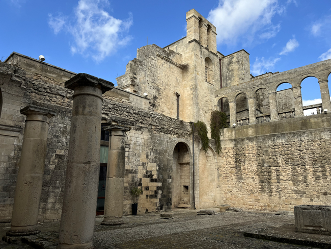chiostro-ex-convento-degli-agostiniani-melpignano