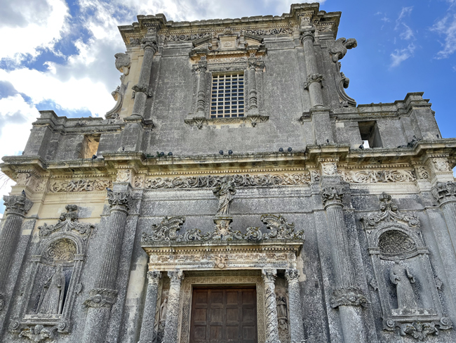 dettaglio-facciata-chiesa-del-carmine-melpignano