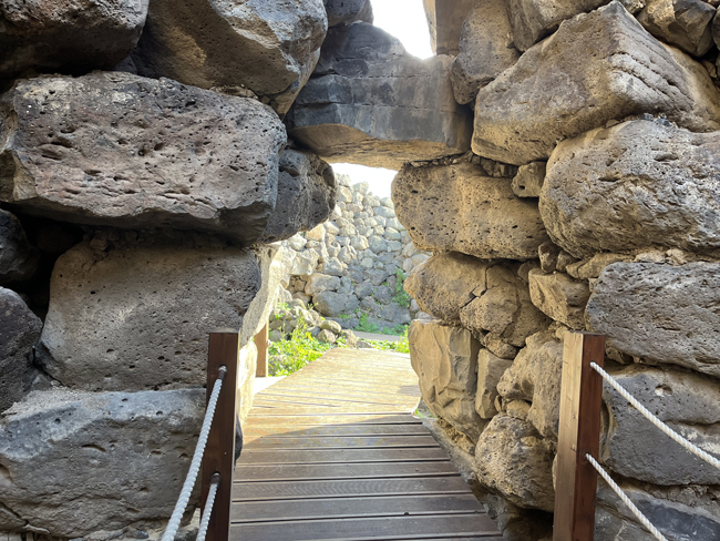 interno-nuraghe-cuccurada-sardegna