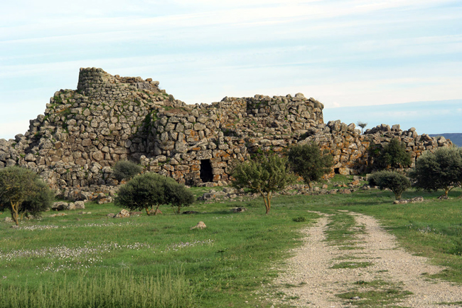 nuraghe-arrubiu-oroli-sardegna