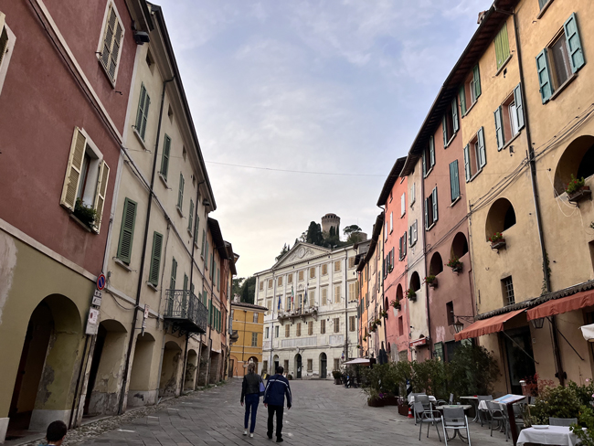 Piazza Marconi (via degli Asini a destra), Brisighella