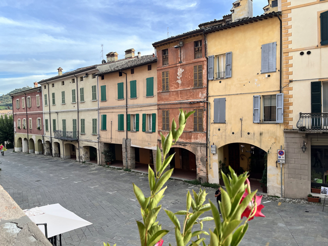 Vista dalle arcate di Via degli Asini, Brisighella