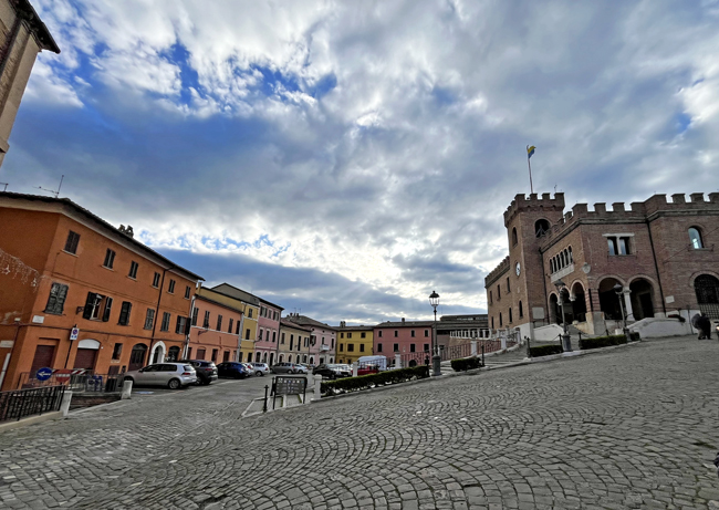 piazza-del-comune-mondolfo
