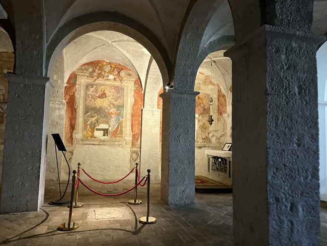 Cosa vedere a Cagli in un giorno Affreschi, Cripta della Chiesa di San Domenico - Cagli