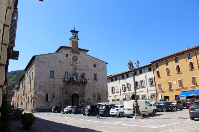 Cosa vedere a Cagli in un giorno Palazzo Pubblico, Piazza Matteotti - Cagli
