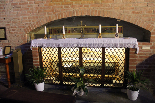 Certaldo: cosa vedere in un giorno o mezza giornata Spoglie della Beata Giulia, Chiesa dei Santi Jacopo e Filippo - Certaldo