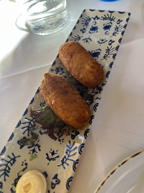 Cosa mangiare a Valencia: piatti tipici valenciani e migliori ristoranti Croquetas con jamon iberico