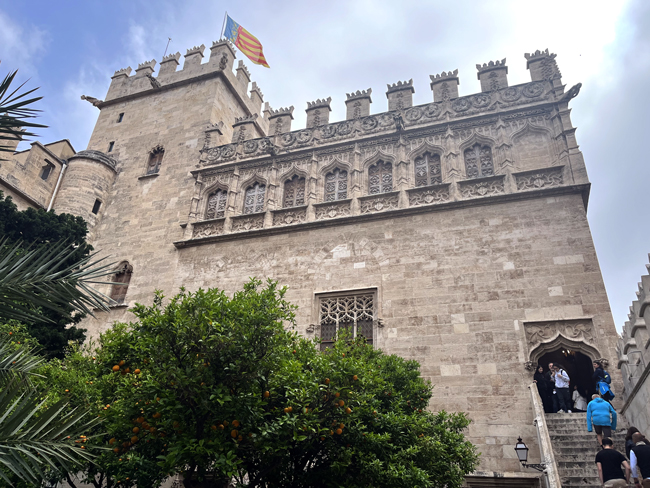 Scatto dal patio degli aranci, Loggia della Seta