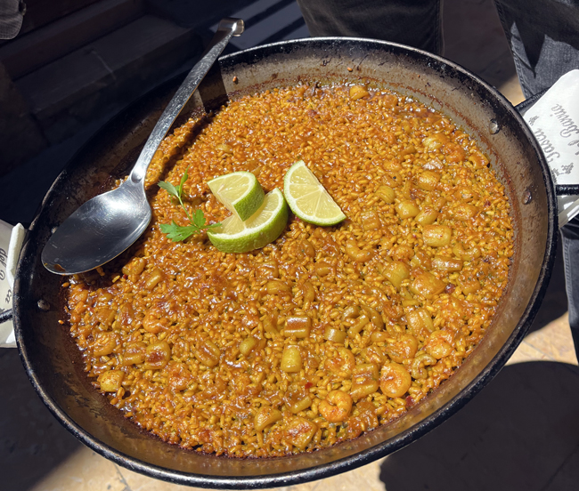 Cosa mangiare a Valencia: piatti tipici valenciani e migliori ristoranti paella-calamari-e-gamberi