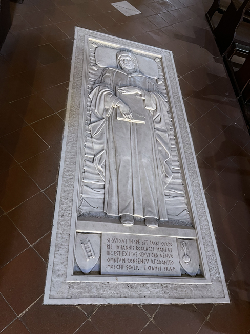 Certaldo: cosa vedere in un giorno o mezza giornata Lastra tombale di Boccaccio, Chiesa dei Santi Jacopo e Filippo - Certaldo