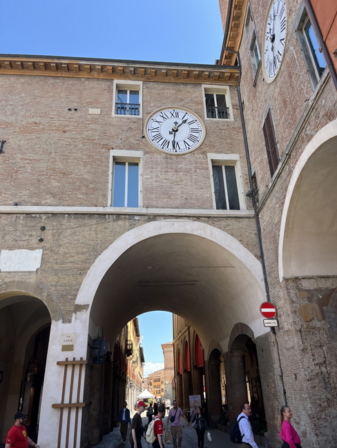 Cosa vedere a Imola in un giorno, oltre l'Autodromo Ferrari Voltoni e Torre dell'Orologio, Imola