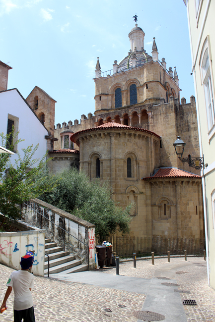 Cosa vedere a Coimbra in mezza giornata o un giorno Cattedrale Vecchia di Coimbra Sé Velha, Coimbra
