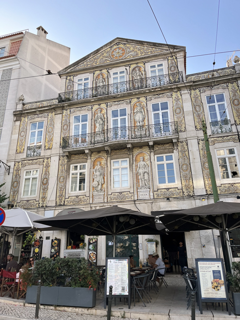 Largo Bordalo Pinheiro lisbona